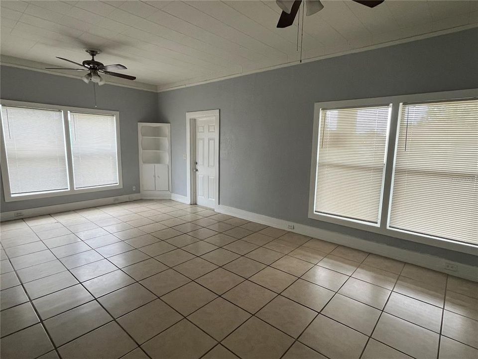 В аренду: $1,550 (3 спален, 1 ванн, 996 Квадратных фут)