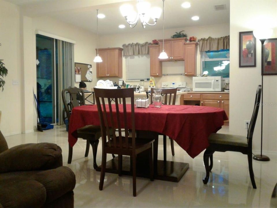 For Rent: $2,150 (3 beds, 2 baths, 1661 Square Feet)