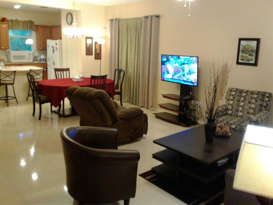 For Rent: $2,150 (3 beds, 2 baths, 1661 Square Feet)