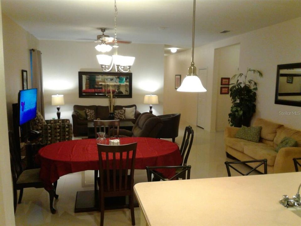 For Rent: $2,150 (3 beds, 2 baths, 1661 Square Feet)