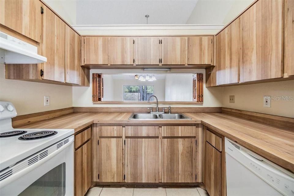 В аренду: $2,250 (3 спален, 2 ванн, 1287 Квадратных фут)