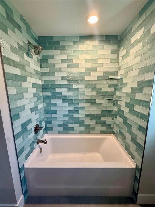 На продажу: $372,000 (3 спален, 2 ванн, 1485 Квадратных фут)