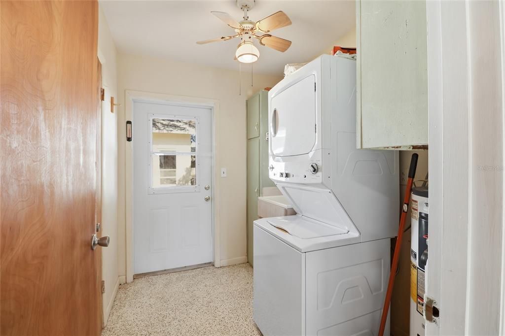 待售: $298,500 (2 贝兹, 2 浴室, 1400 平方英尺)