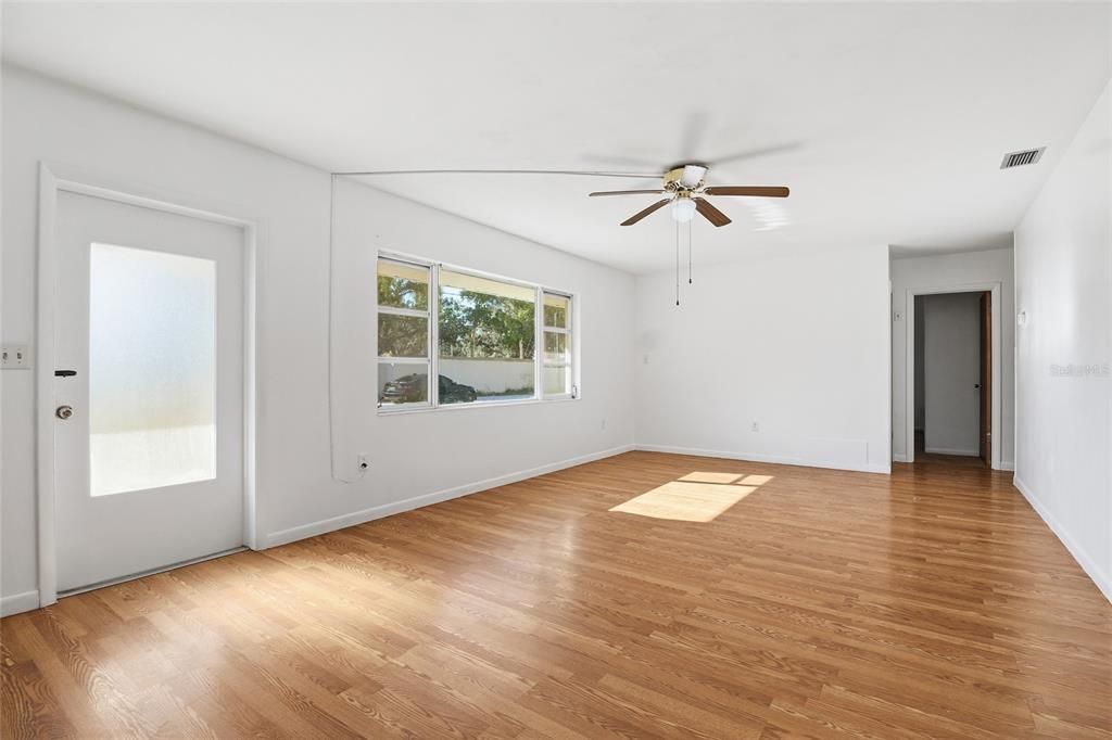 待售: $298,500 (2 贝兹, 2 浴室, 1400 平方英尺)