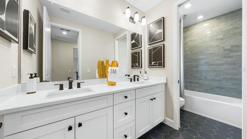 En Venta: $649,999 (5 camas, 4 baños, 3835 Pies cuadrados)