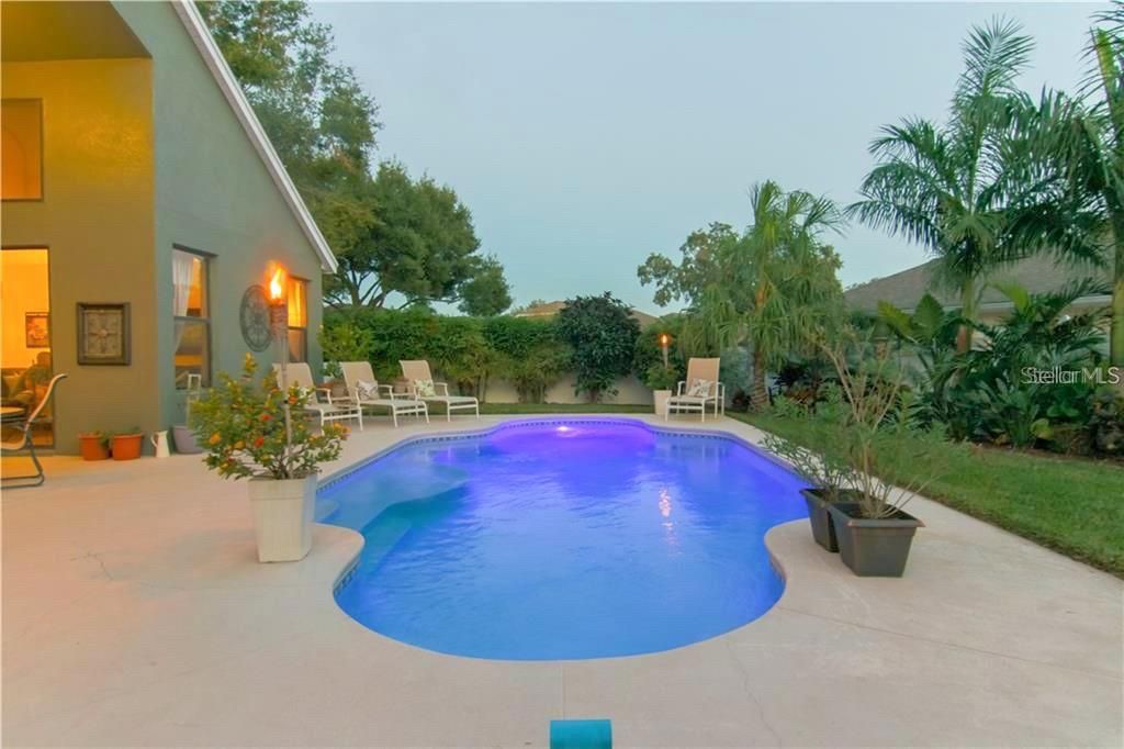 En Venta: $649,000 (4 camas, 3 baños, 2537 Pies cuadrados)