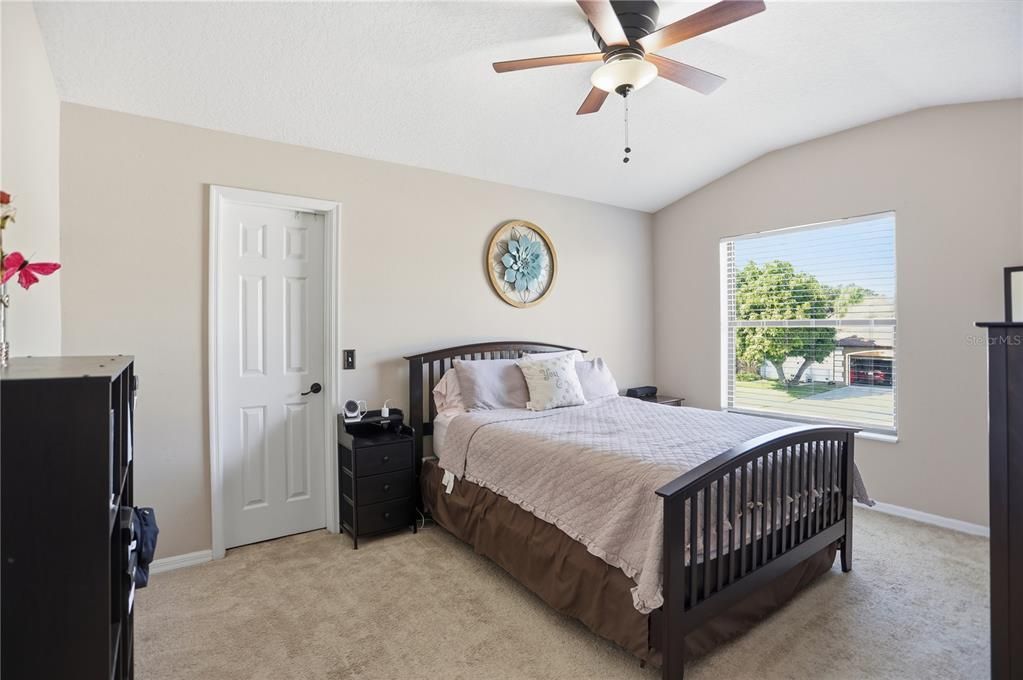 En Venta: $649,000 (4 camas, 3 baños, 2537 Pies cuadrados)