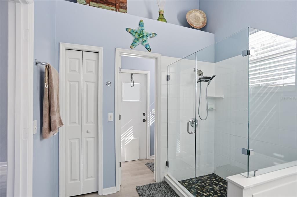 En Venta: $649,000 (4 camas, 3 baños, 2537 Pies cuadrados)