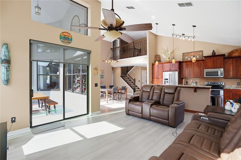 En Venta: $649,000 (4 camas, 3 baños, 2537 Pies cuadrados)