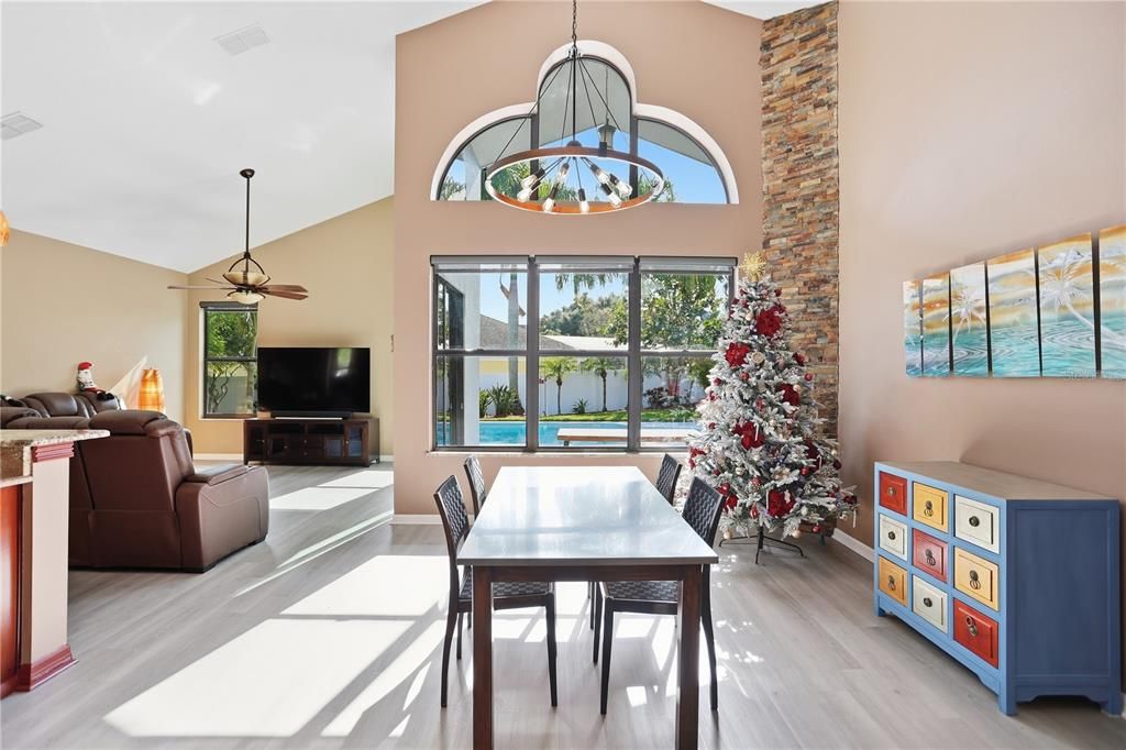 En Venta: $649,000 (4 camas, 3 baños, 2537 Pies cuadrados)