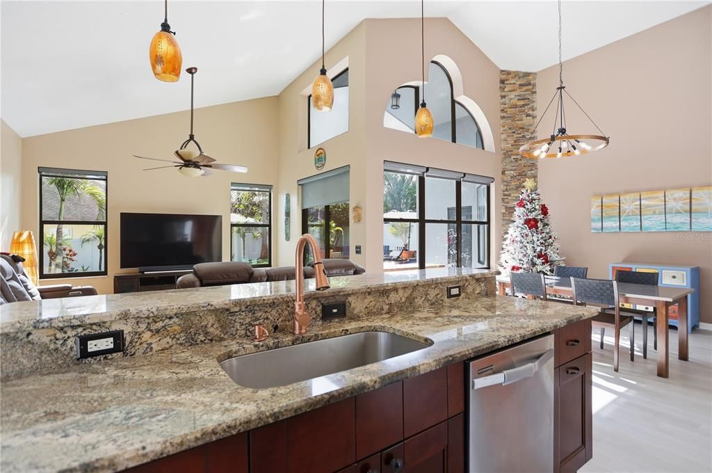 En Venta: $649,000 (4 camas, 3 baños, 2537 Pies cuadrados)