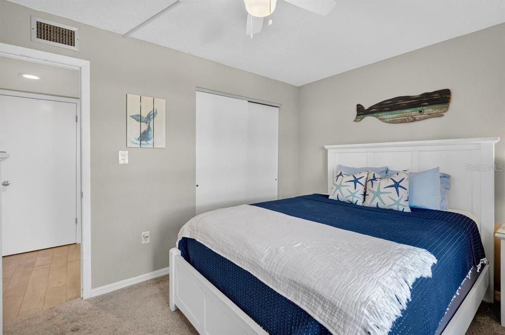 For Sale: $449,900 (2 beds, 2 baths, 1013 Square Feet)