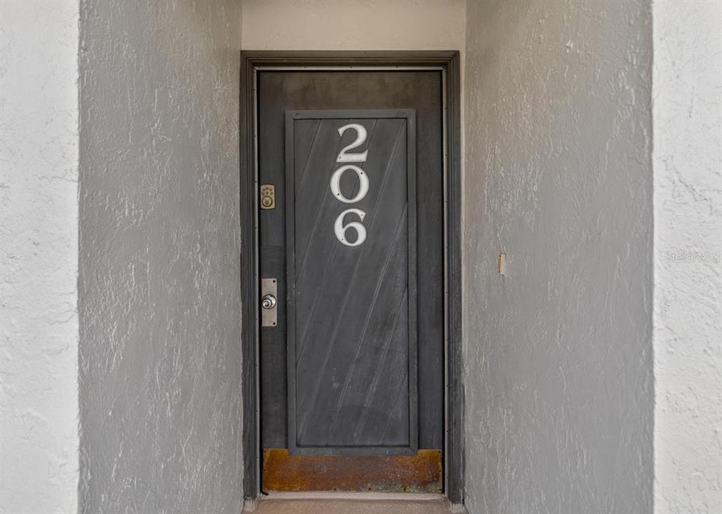 For Sale: $449,900 (2 beds, 2 baths, 1013 Square Feet)