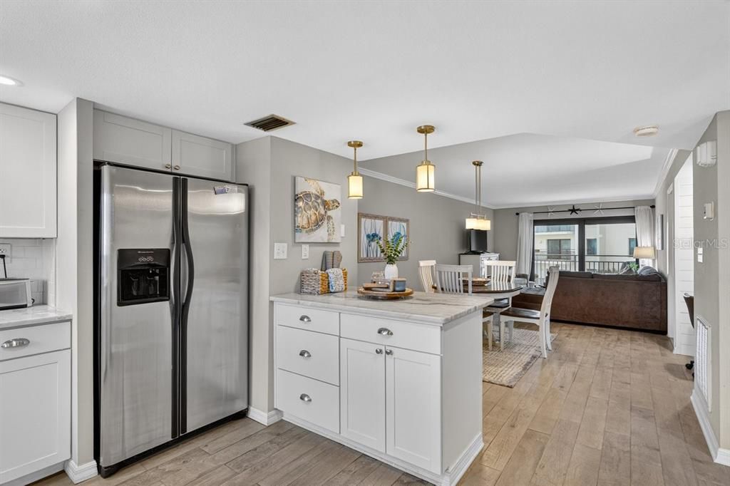 For Sale: $449,900 (2 beds, 2 baths, 1013 Square Feet)