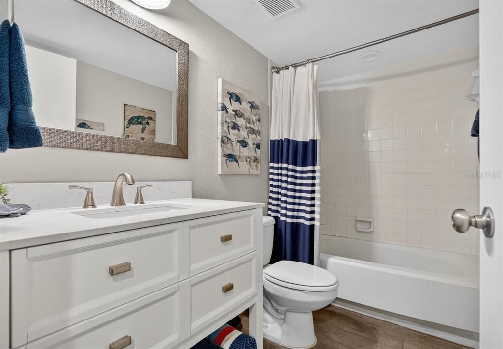 For Sale: $449,900 (2 beds, 2 baths, 1013 Square Feet)