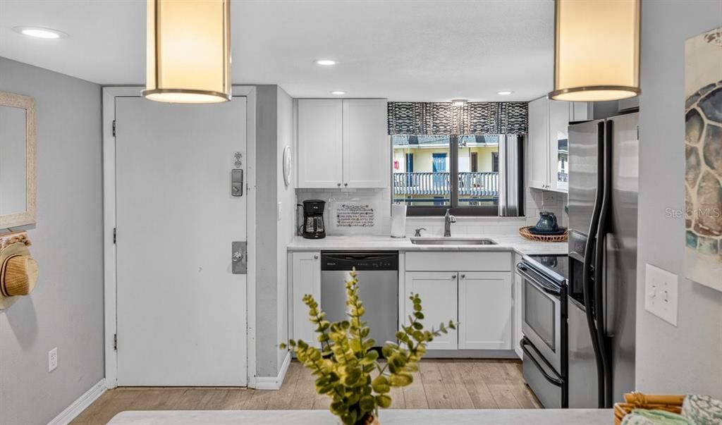 For Sale: $449,900 (2 beds, 2 baths, 1013 Square Feet)