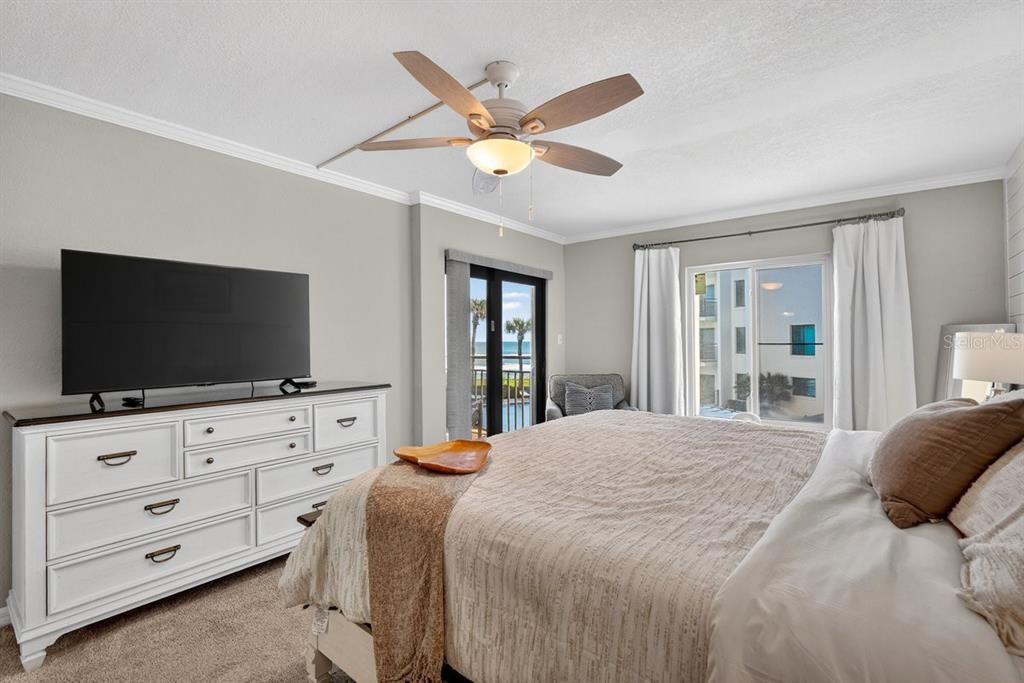 For Sale: $449,900 (2 beds, 2 baths, 1013 Square Feet)