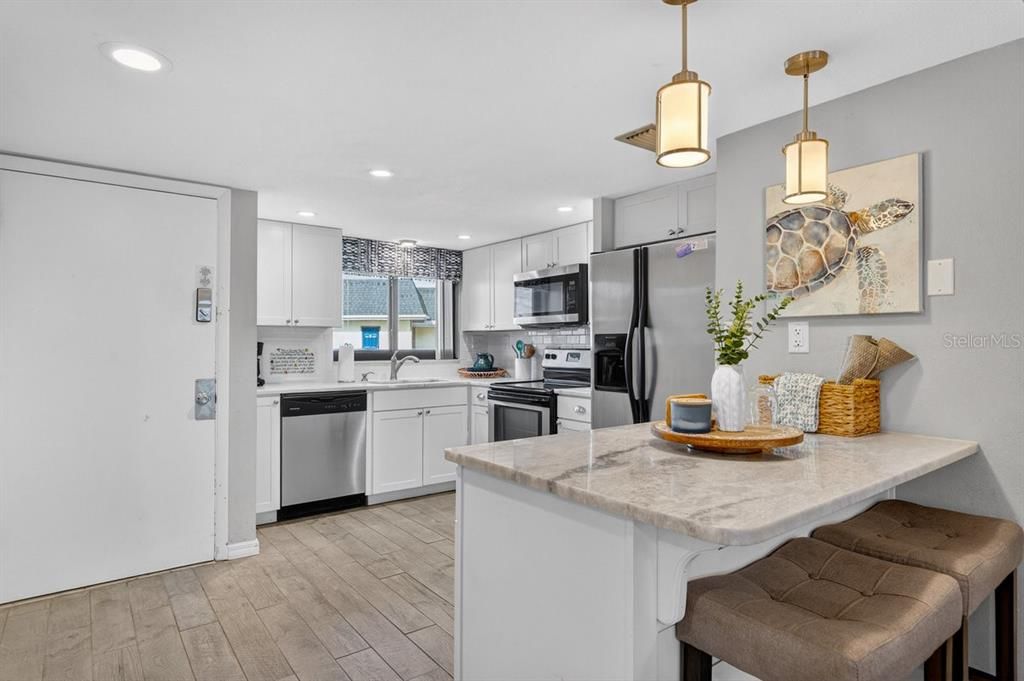 For Sale: $449,900 (2 beds, 2 baths, 1013 Square Feet)