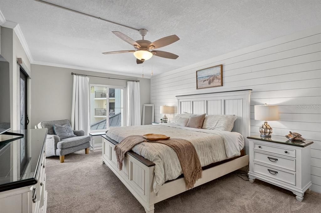 For Sale: $449,900 (2 beds, 2 baths, 1013 Square Feet)