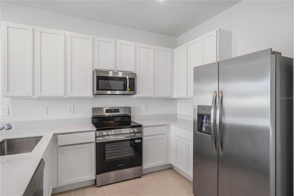 В аренду: $1,950 (3 спален, 2 ванн, 1834 Квадратных фут)