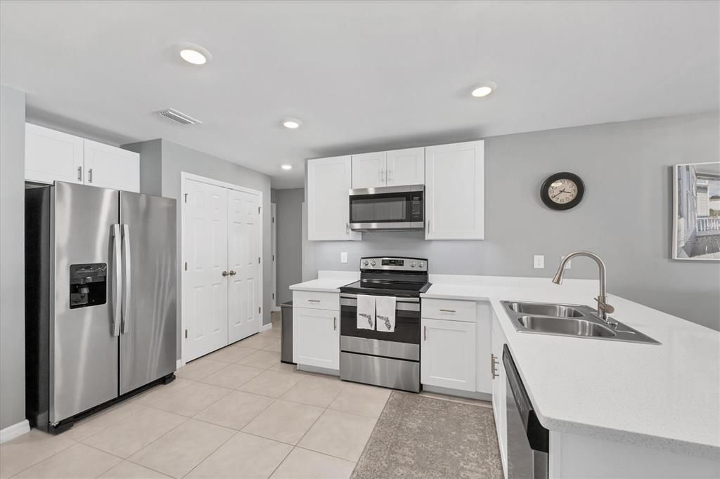 For Sale: $280,000 (3 beds, 2 baths, 1367 Square Feet)