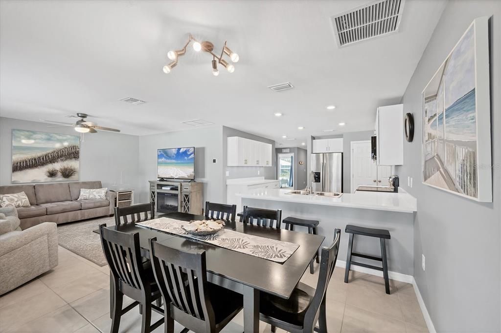 For Sale: $280,000 (3 beds, 2 baths, 1367 Square Feet)