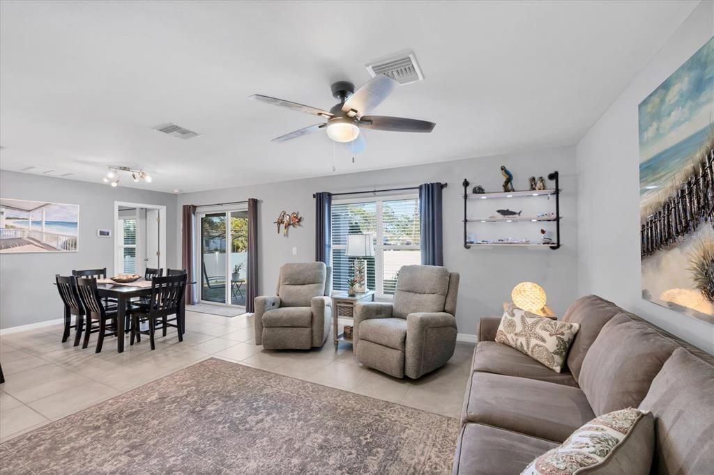 For Sale: $280,000 (3 beds, 2 baths, 1367 Square Feet)