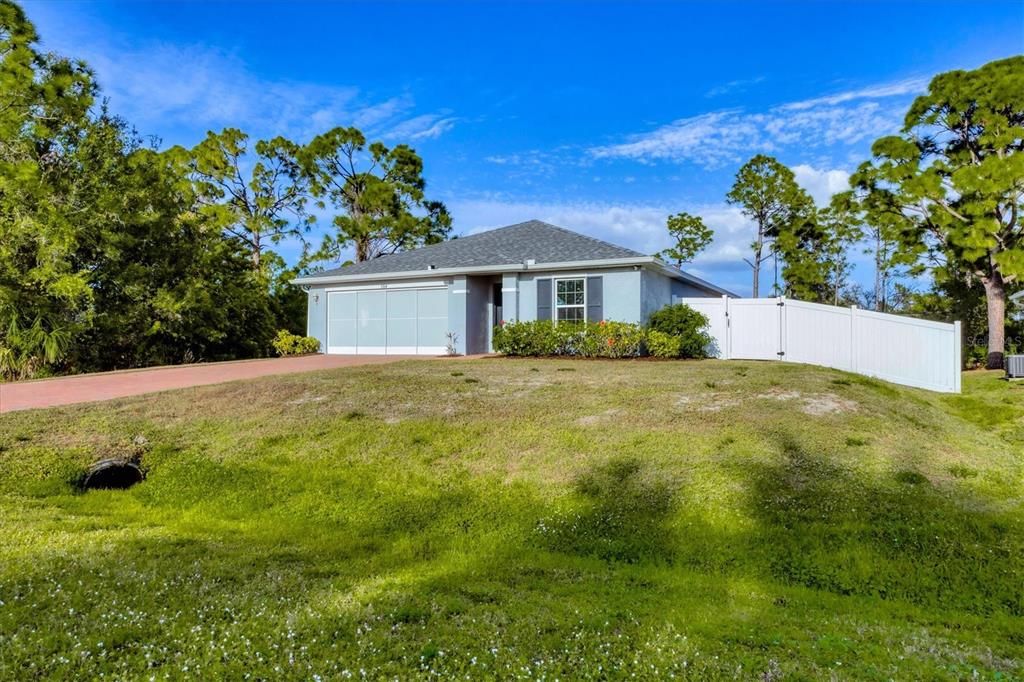 For Sale: $280,000 (3 beds, 2 baths, 1367 Square Feet)