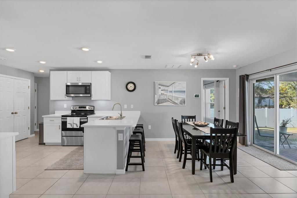 For Sale: $280,000 (3 beds, 2 baths, 1367 Square Feet)