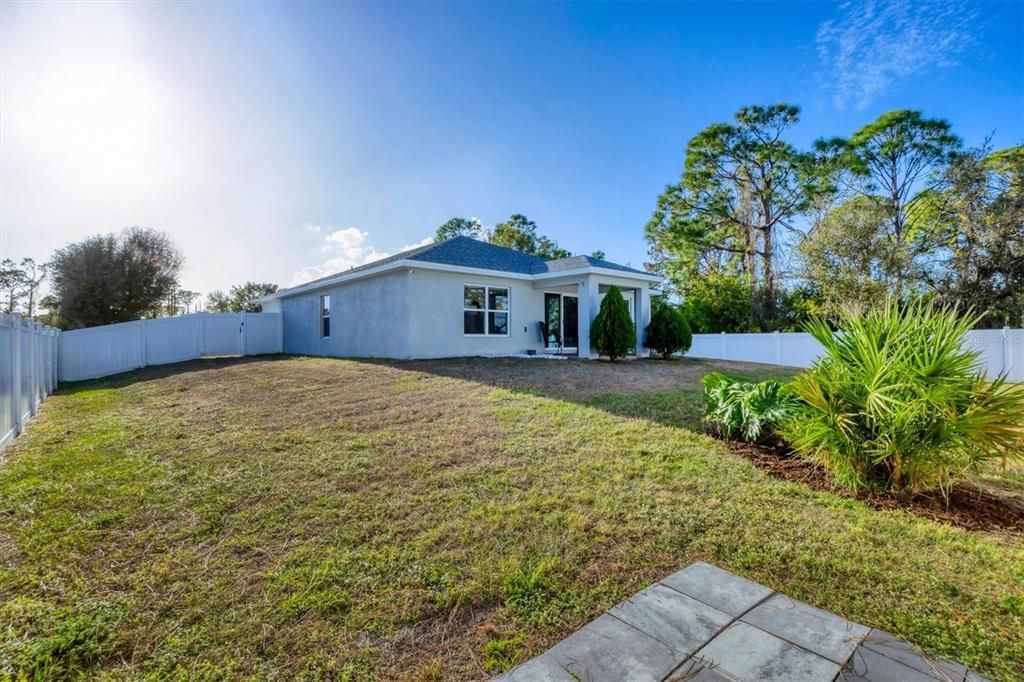 For Sale: $280,000 (3 beds, 2 baths, 1367 Square Feet)