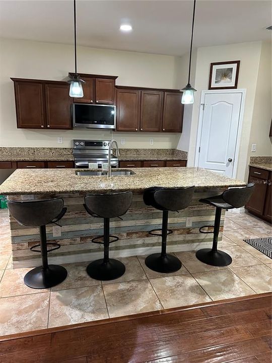 На продажу: $464,900 (5 спален, 3 ванн, 2449 Квадратных фут)