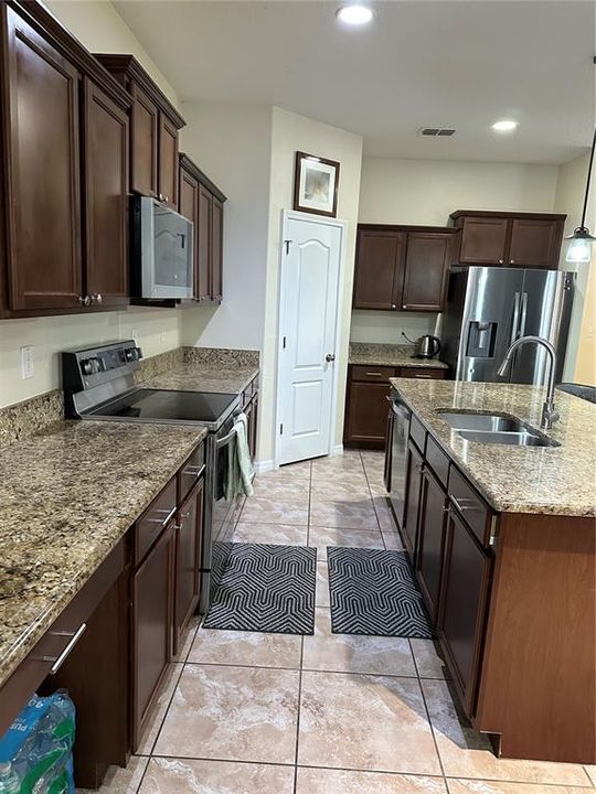 На продажу: $464,900 (5 спален, 3 ванн, 2449 Квадратных фут)