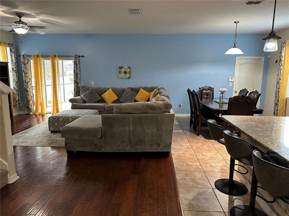 На продажу: $464,900 (5 спален, 3 ванн, 2449 Квадратных фут)