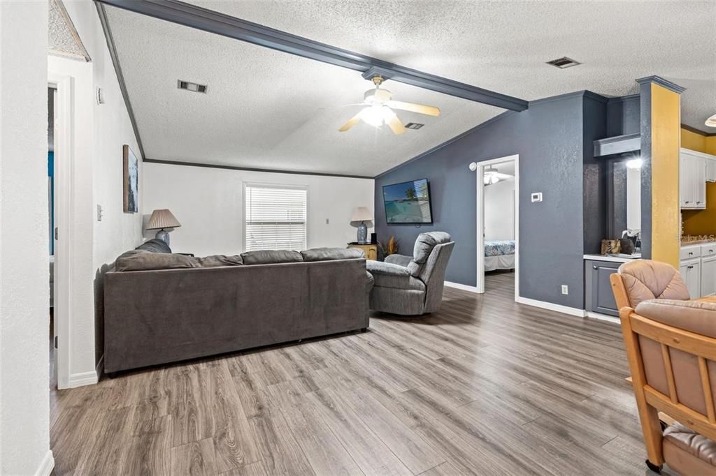 В аренду: $2,500 (3 спален, 2 ванн, 1404 Квадратных фут)