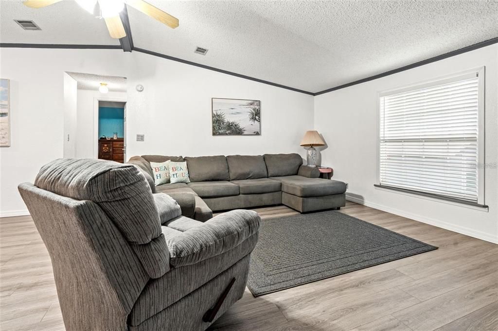 В аренду: $2,500 (3 спален, 2 ванн, 1404 Квадратных фут)