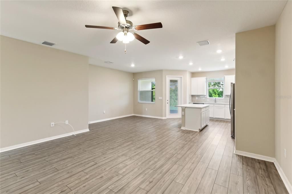 В аренду: $2,200 (2 спален, 2 ванн, 1615 Квадратных фут)