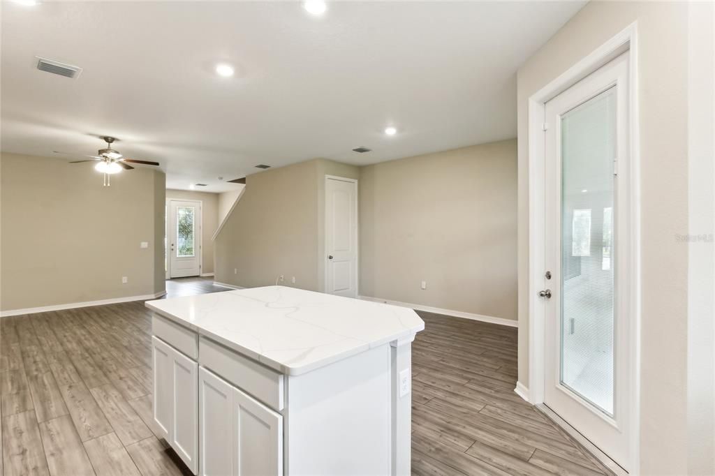 В аренду: $2,200 (2 спален, 2 ванн, 1615 Квадратных фут)