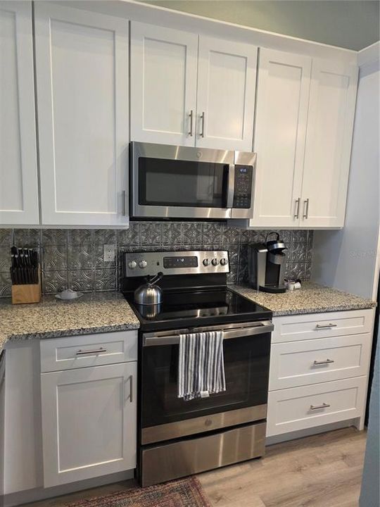 For Sale: $255,000 (3 beds, 2 baths, 1577 Square Feet)