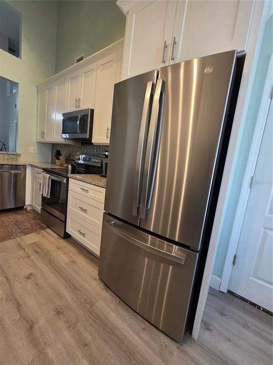 For Sale: $255,000 (3 beds, 2 baths, 1577 Square Feet)