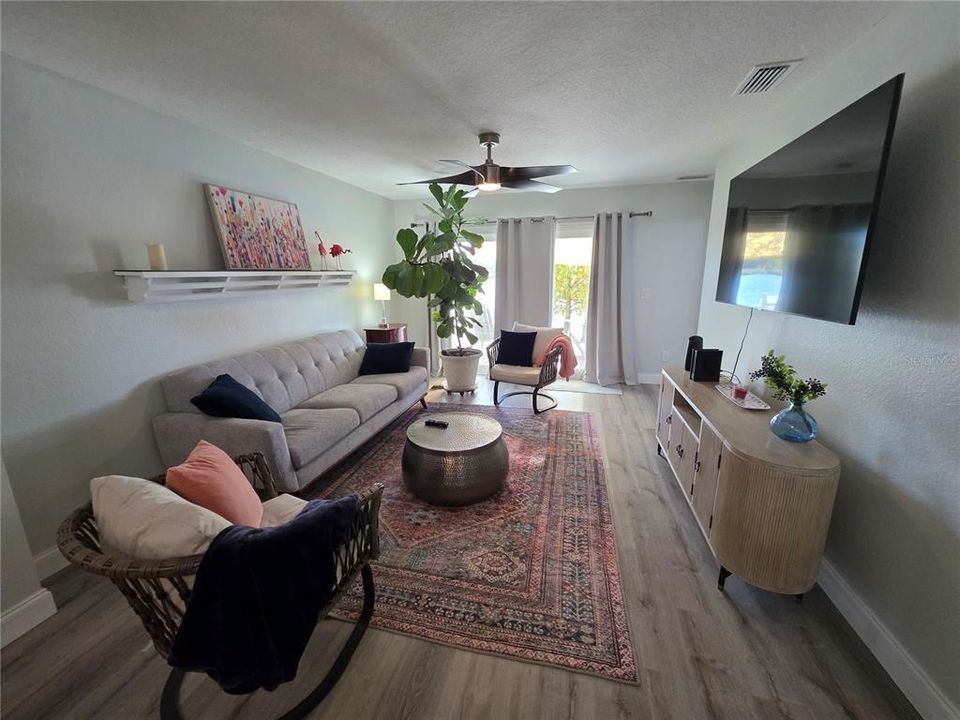 For Sale: $255,000 (3 beds, 2 baths, 1577 Square Feet)