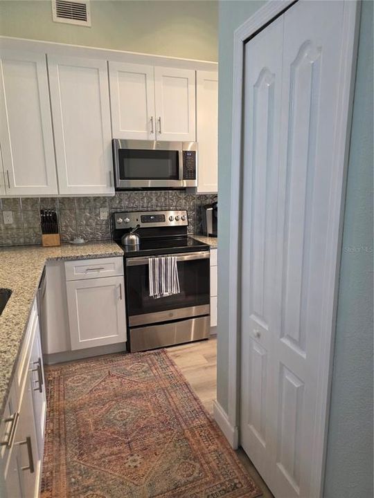 For Sale: $255,000 (3 beds, 2 baths, 1577 Square Feet)