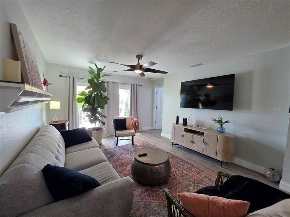 For Sale: $255,000 (3 beds, 2 baths, 1577 Square Feet)