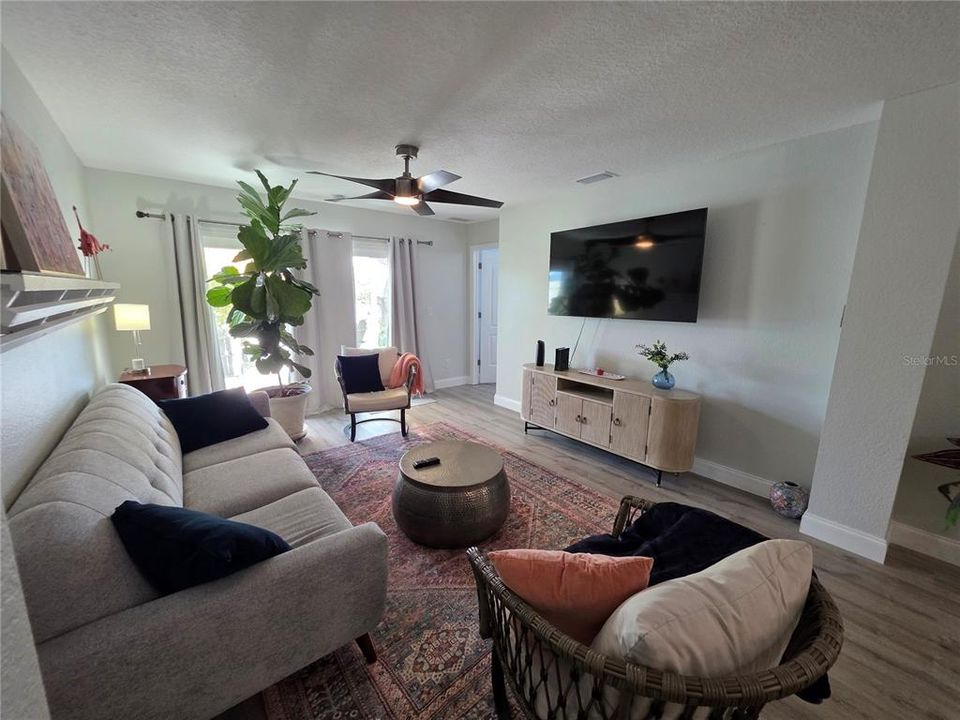 For Sale: $255,000 (3 beds, 2 baths, 1577 Square Feet)