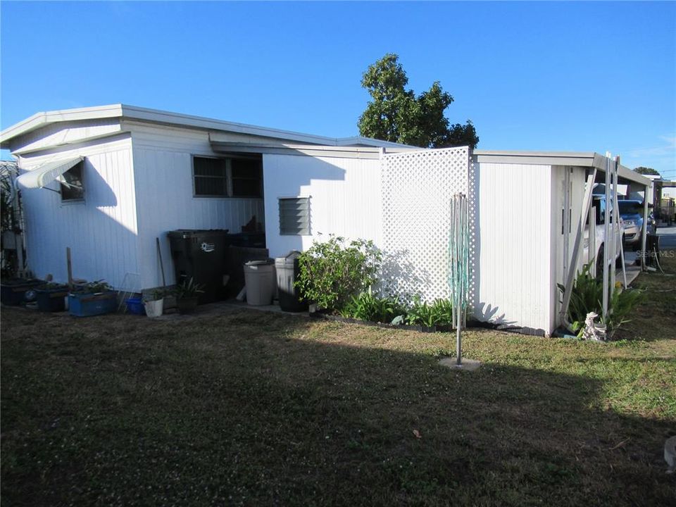 For Sale: $119,900 (2 beds, 1 baths, 528 Square Feet)