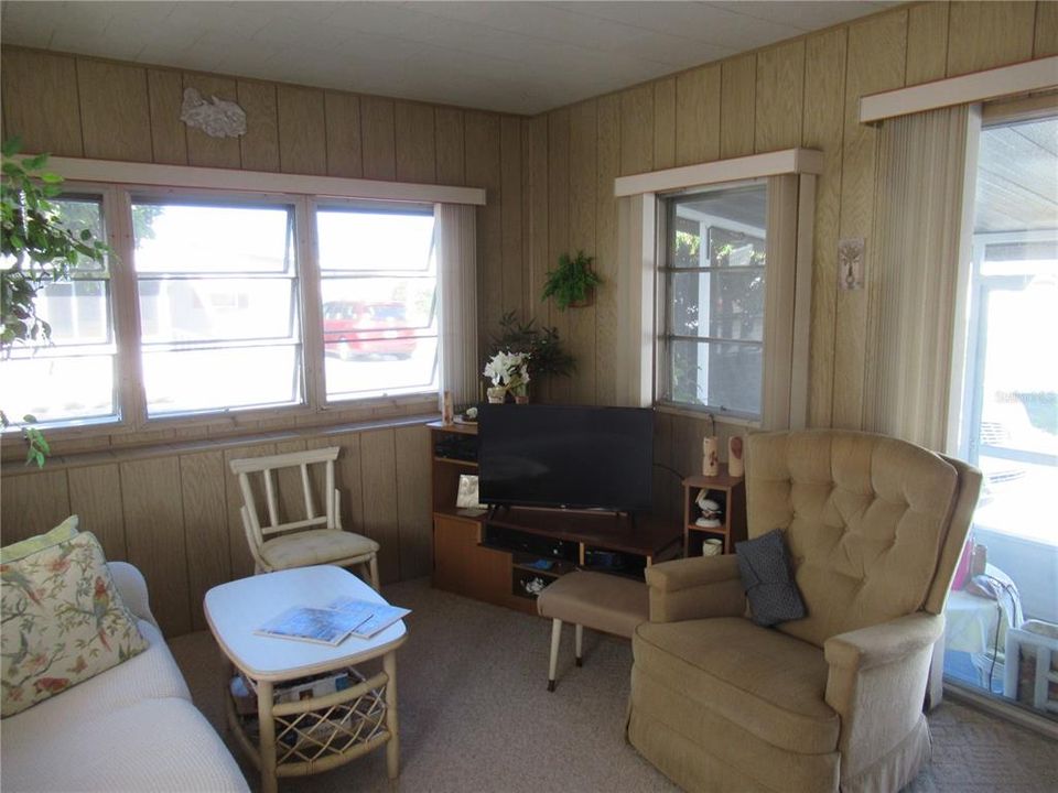 For Sale: $119,900 (2 beds, 1 baths, 528 Square Feet)