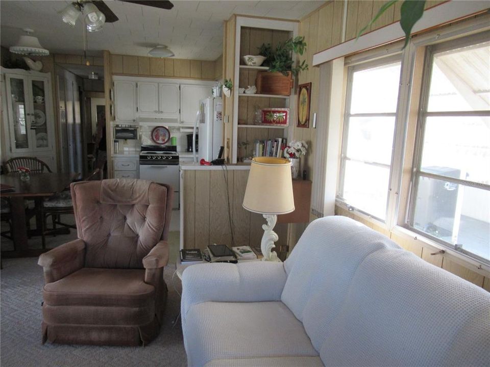 For Sale: $119,900 (2 beds, 1 baths, 528 Square Feet)