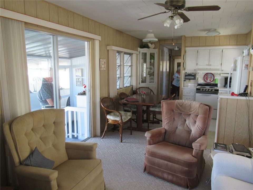 For Sale: $119,900 (2 beds, 1 baths, 528 Square Feet)