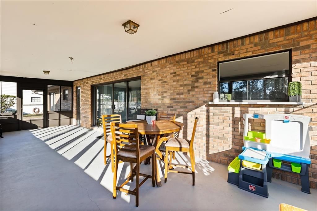 For Sale: $419,900 (3 beds, 2 baths, 2023 Square Feet)