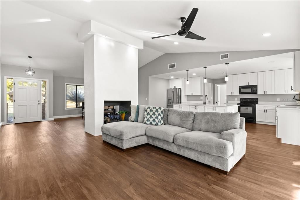 For Sale: $419,900 (3 beds, 2 baths, 2023 Square Feet)