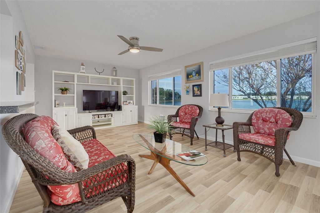 На продажу: $400,000 (2 спален, 2 ванн, 1647 Квадратных фут)